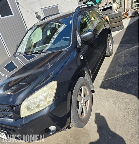 Toyota RAV4 2 of 5