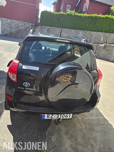 Toyota RAV4 5 of 5