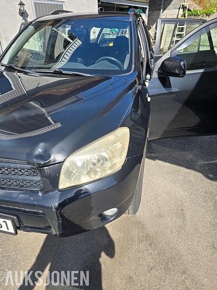 Toyota RAV4 3 of 5