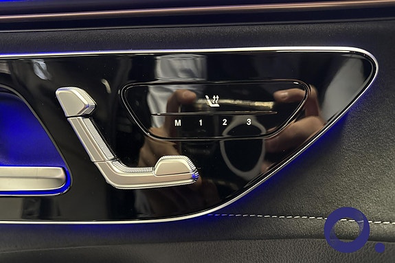 Mercedes-Benz EQE SUV 15 of 21