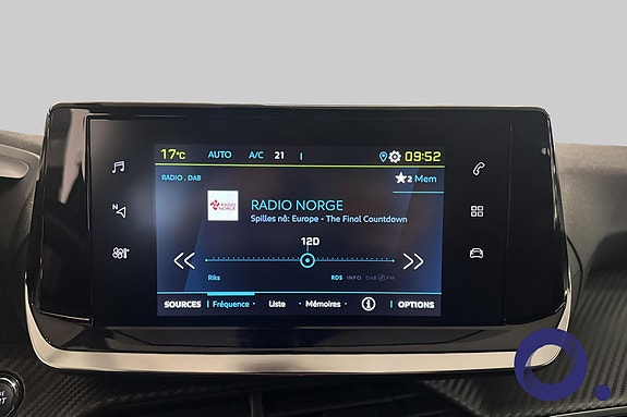 Peugeot e-2008 15 of 17