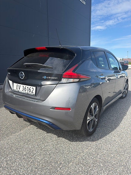 Nissan Leaf 4 of 5