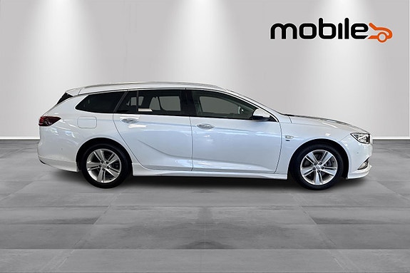Opel Insignia 2 of 5