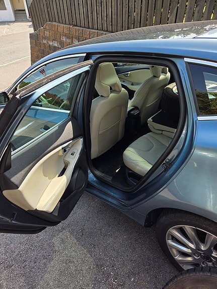 Volvo V40 12 of 13