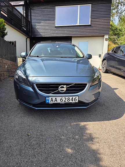 Volvo V40 2 of 13