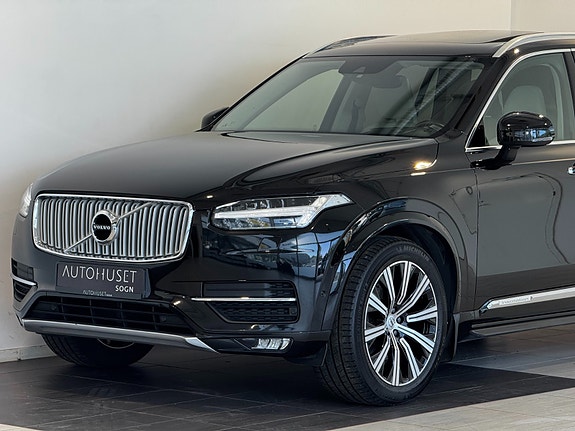 Volvo XC90 2 of 5