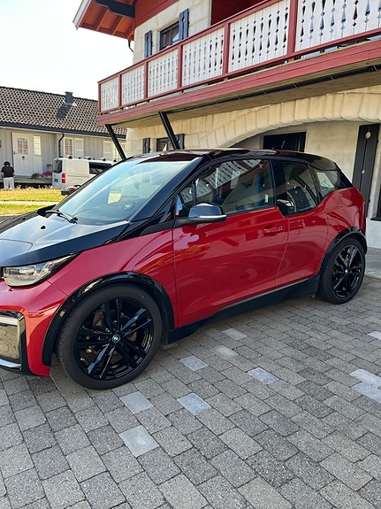 BMW i3s 2 of 5