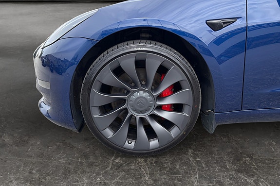 Tesla Model 3 9 of 18