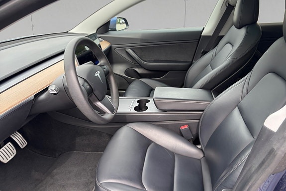 Tesla Model 3 14 of 18