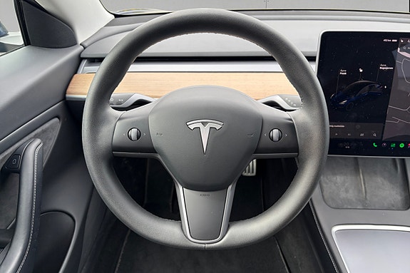 Tesla Model 3 12 of 18