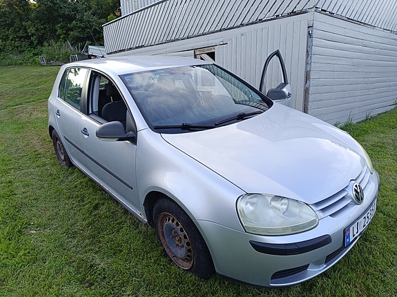 Volkswagen Golf V 2 of 5