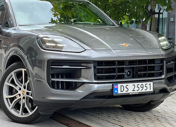 Porsche Cayenne 6 of 30