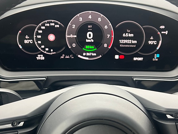 Porsche Cayenne 26 of 30