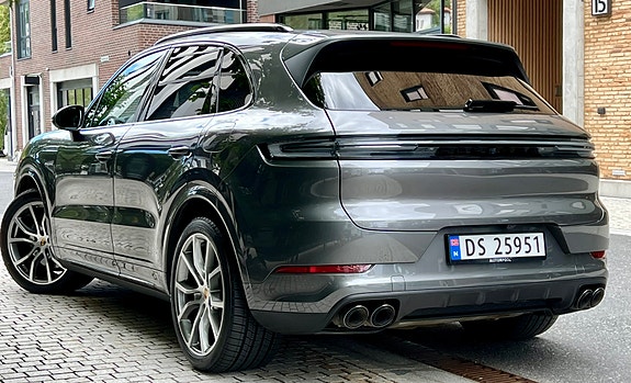 Porsche Cayenne 5 of 30