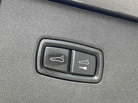 Porsche Cayenne 16 of 30