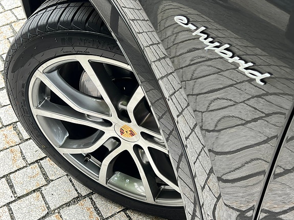 Porsche Cayenne 10 of 30