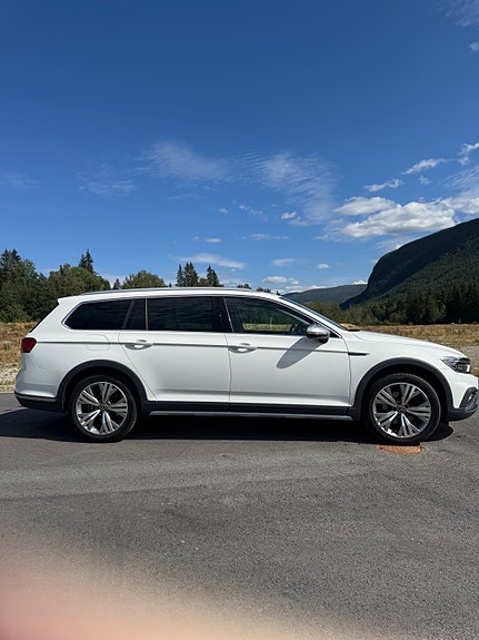 Volkswagen Passat Alltrack 4 of 5