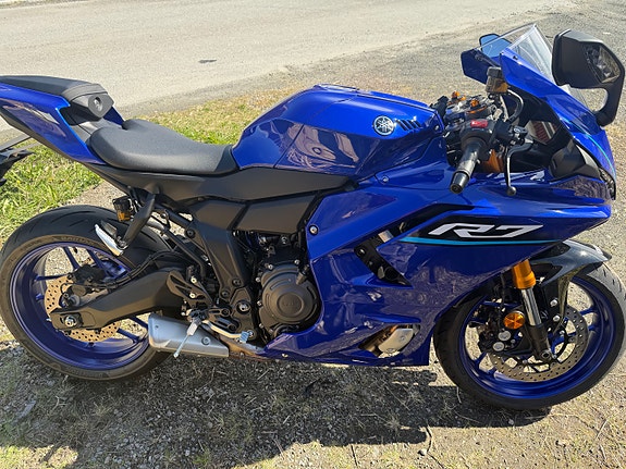 Yamaha R7 2 of 3