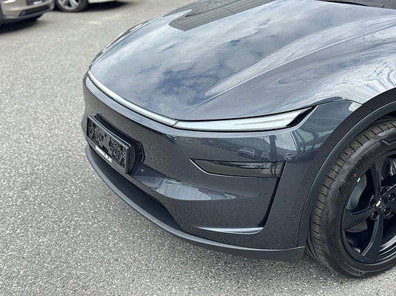 Tesla Model Y 3 of 5