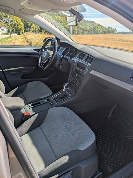Volkswagen e-Golf VII 7 of 30