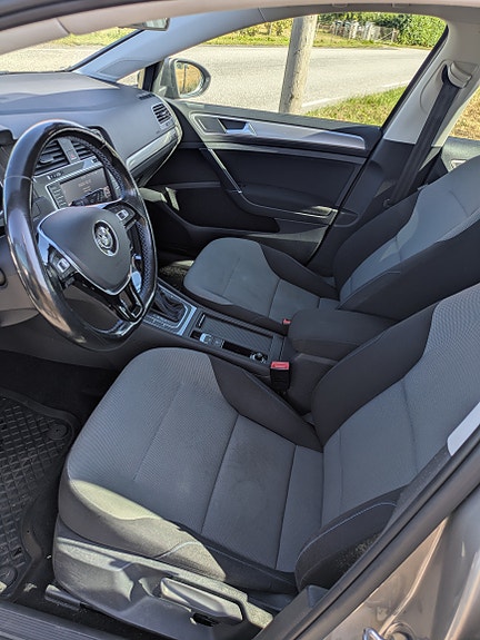 Volkswagen e-Golf VII 6 of 30