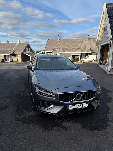Volvo V60 2 of 5