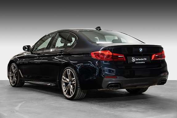 BMW M550i 4 of 5