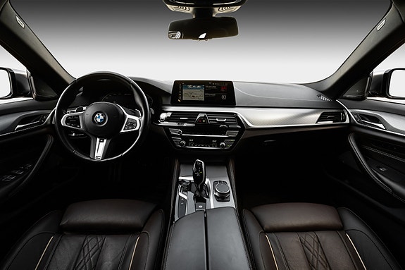 BMW M550i 11 of 30