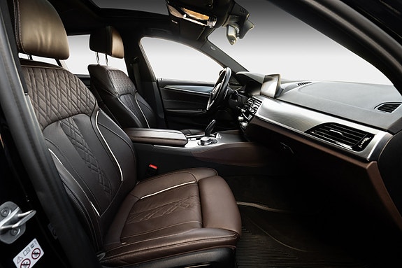 BMW M550i 30 of 30