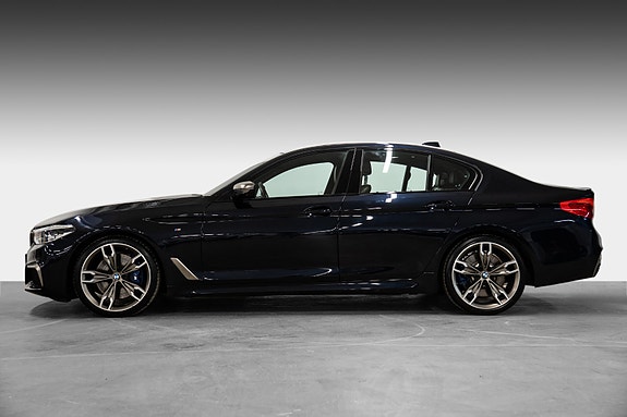 BMW M550i 3 of 5