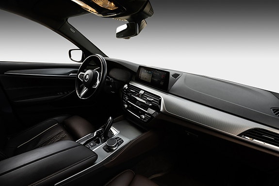 BMW M550i 12 of 30