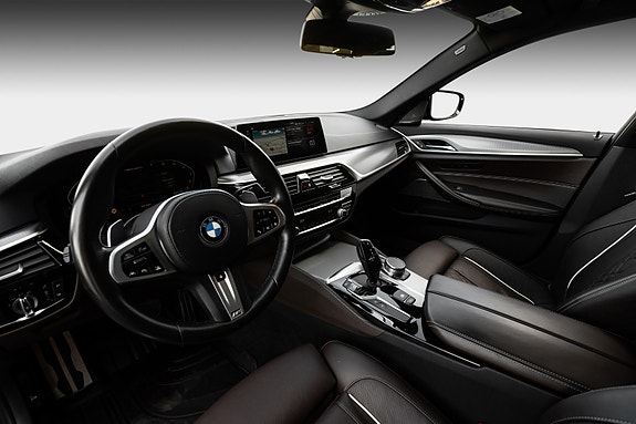 BMW M550i 10 of 30