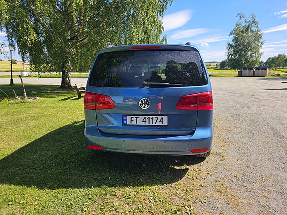 Volkswagen Touran 5 of 5