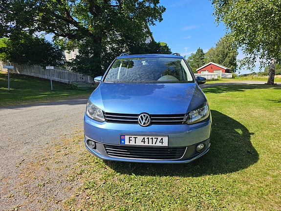 Volkswagen Touran 3 of 5