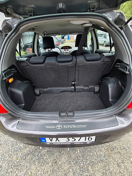 Toyota Yaris 3 of 5