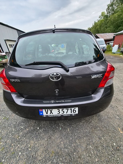 Toyota Yaris 5 of 5