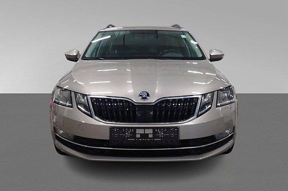Skoda Octavia 2 of 5