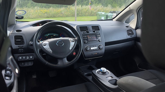 Nissan Leaf 10 of 15