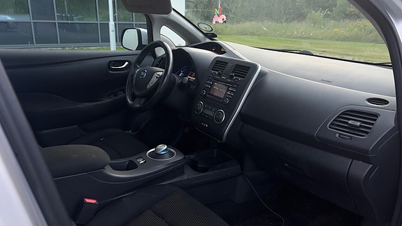 Nissan Leaf 9 of 15