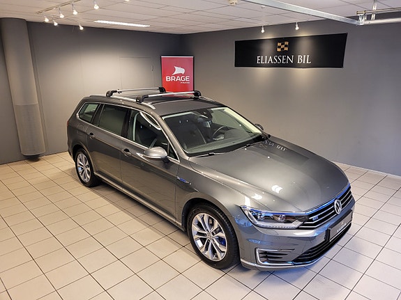 Volkswagen Passat 2 of 5
