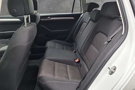 Volkswagen Passat 13 of 25