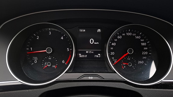 Volkswagen Passat 16 of 25