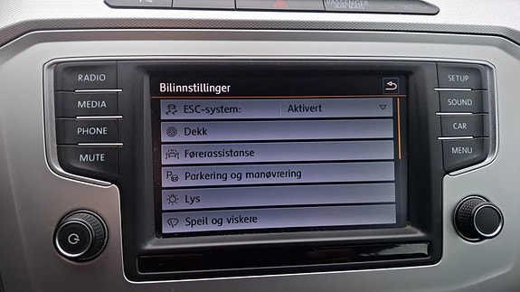 Volkswagen Passat 24 of 25