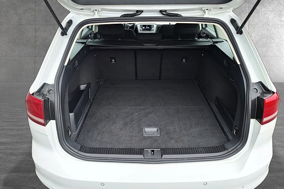 Volkswagen Passat 9 of 25