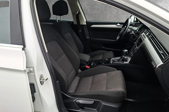 Volkswagen Passat 14 of 25