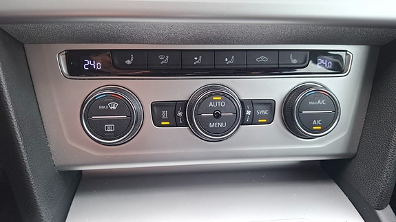 Volkswagen Passat 20 of 25