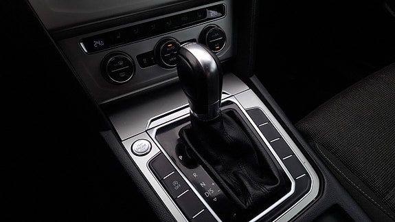 Volkswagen Passat 17 of 25