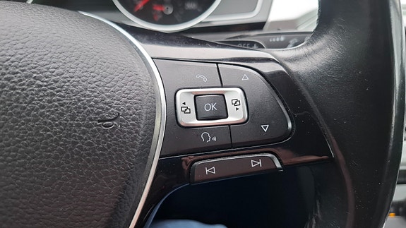 Volkswagen Passat 19 of 25