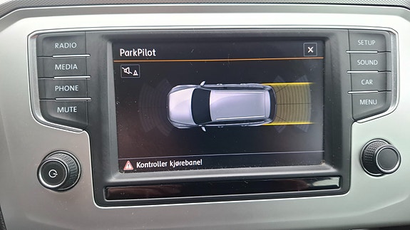 Volkswagen Passat 25 of 25