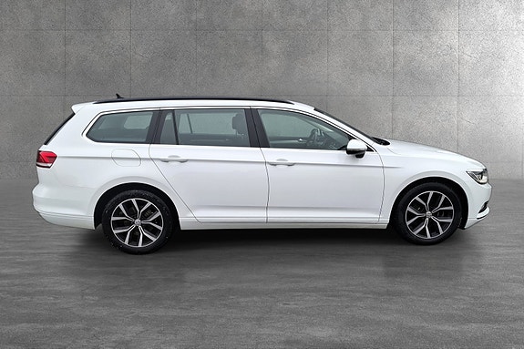 Volkswagen Passat 2 of 5